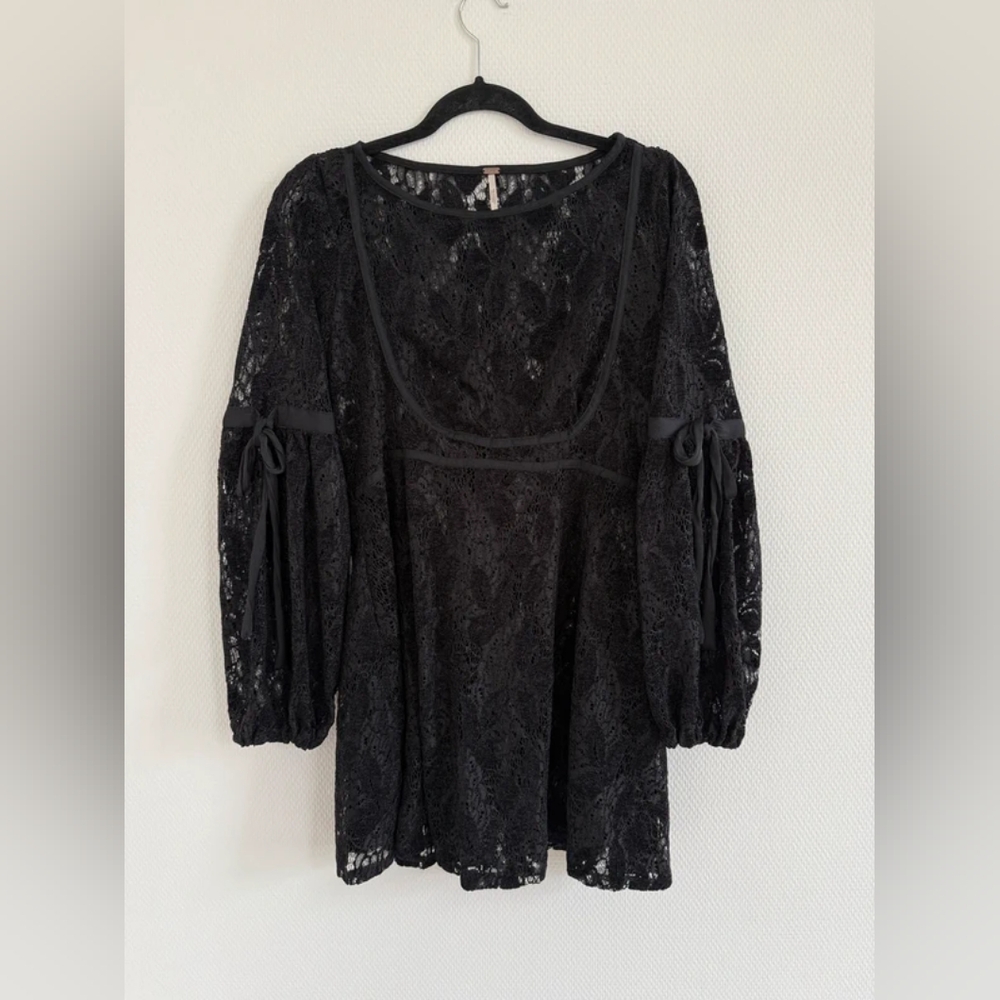 Elegant Black Lace Women's Top